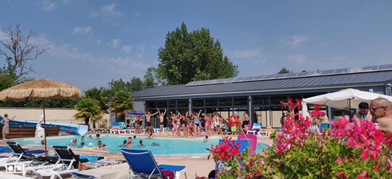 Camping La Haie Penee **** Saint-Quentin-en-Tourmont Exterior foto