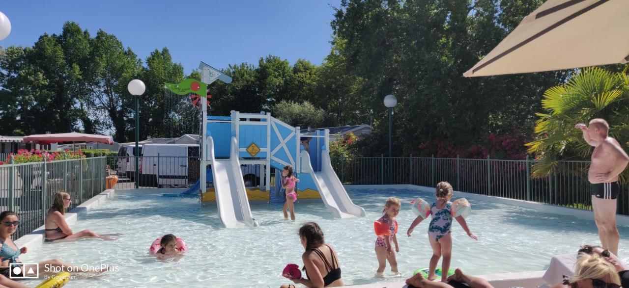 Camping La Haie Penee **** Saint-Quentin-en-Tourmont Exterior foto