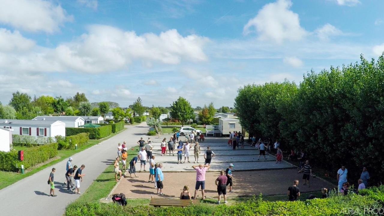 Camping La Haie Penee **** Saint-Quentin-en-Tourmont Exterior foto