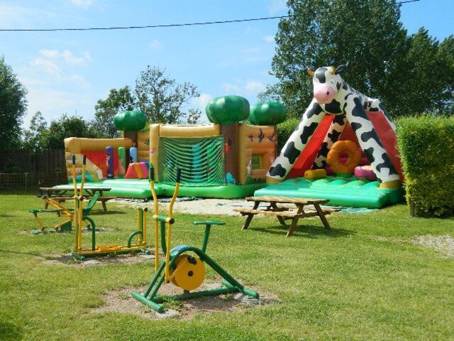 Camping La Haie Penee **** Saint-Quentin-en-Tourmont Exterior foto
