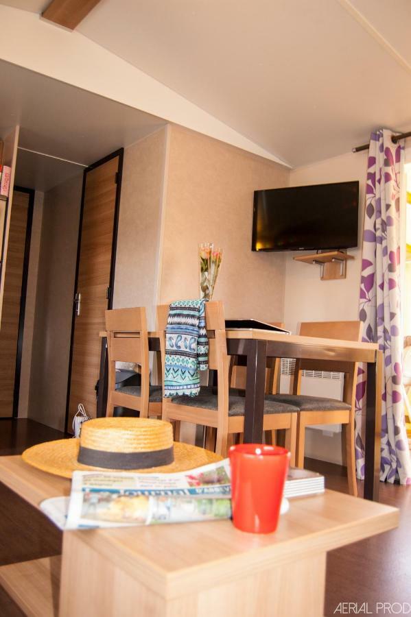 Camping La Haie Penee **** Saint-Quentin-en-Tourmont Exterior foto